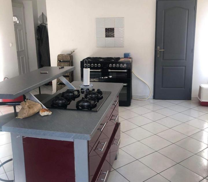 Vous recherchez un professionnel pour réaliser votre projet de rénovation de peinture intérieure dans la Loire ? Faites appel à l’équipe de l’entreprise JH Rénovation à Unieux.